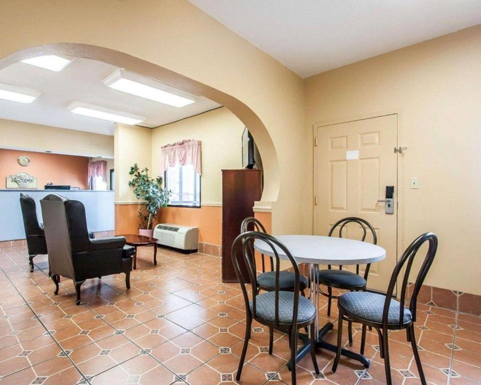 Econo Lodge Inn & Suites I-20, Exit 73 Tuscaloosa Eksteriør billede