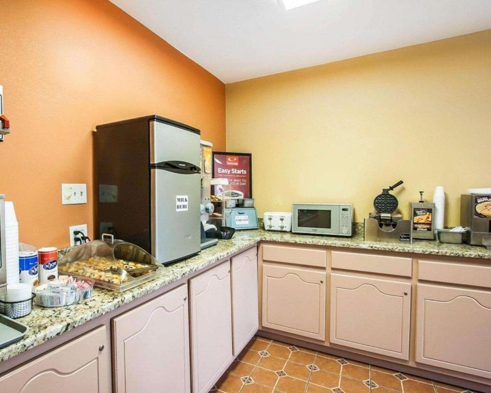 Econo Lodge Inn & Suites I-20, Exit 73 Tuscaloosa Eksteriør billede