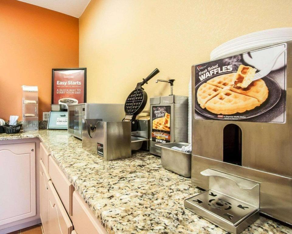 Econo Lodge Inn & Suites I-20, Exit 73 Tuscaloosa Eksteriør billede
