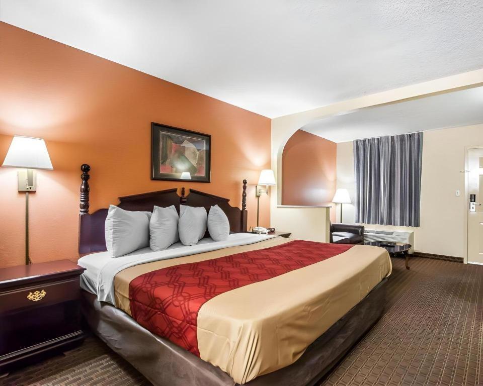 Econo Lodge Inn & Suites I-20, Exit 73 Tuscaloosa Eksteriør billede