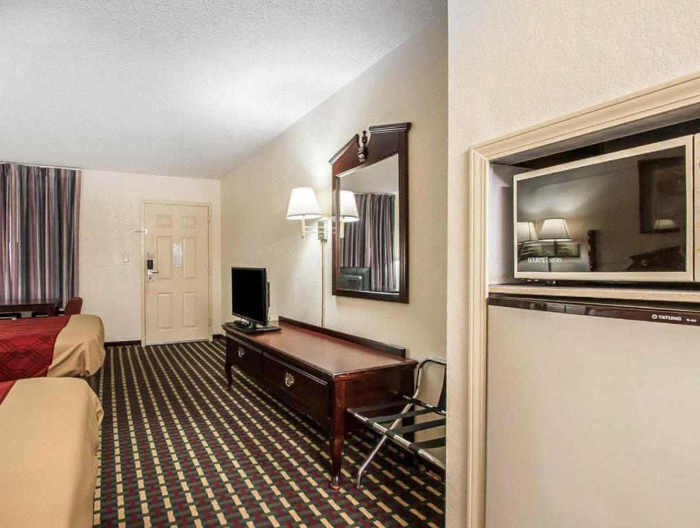 Econo Lodge Inn & Suites I-20, Exit 73 Tuscaloosa Eksteriør billede