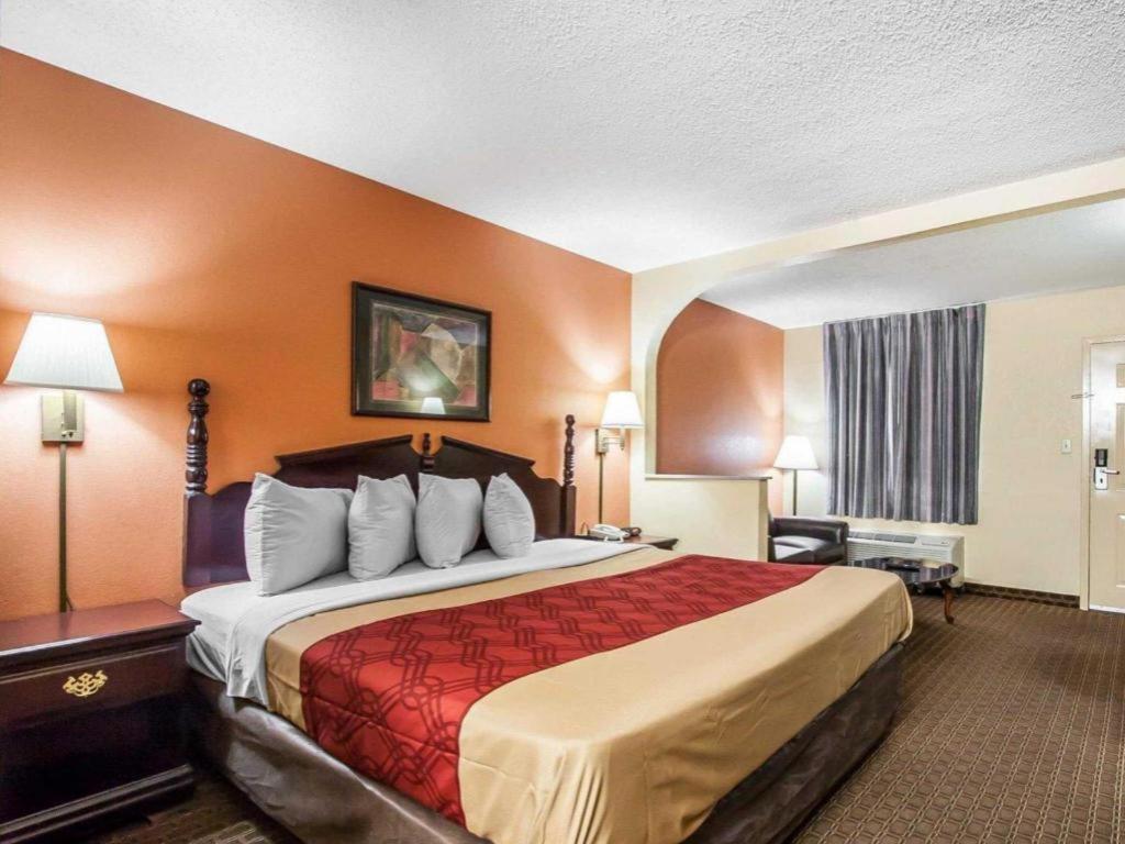 Econo Lodge Inn & Suites I-20, Exit 73 Tuscaloosa Eksteriør billede