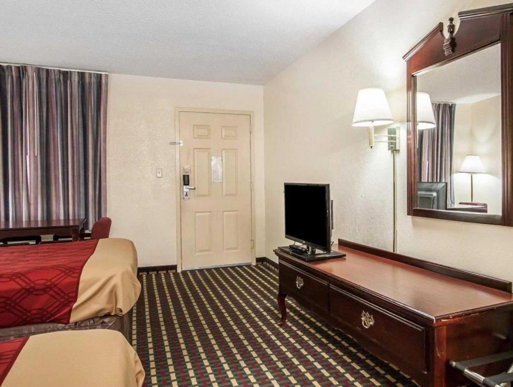 Econo Lodge Inn & Suites I-20, Exit 73 Tuscaloosa Eksteriør billede