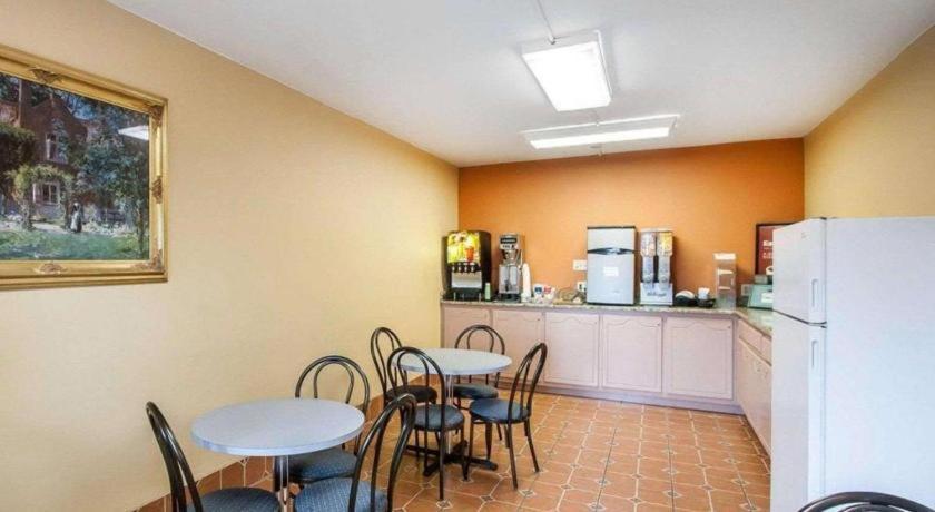 Econo Lodge Inn & Suites I-20, Exit 73 Tuscaloosa Eksteriør billede