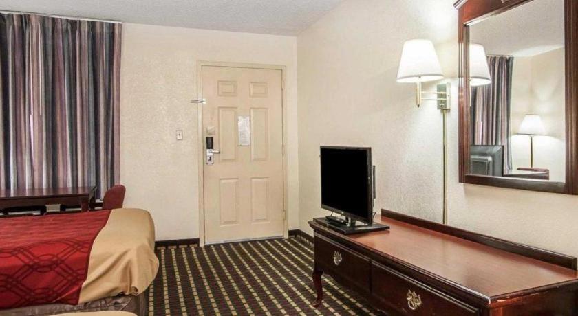 Econo Lodge Inn & Suites I-20, Exit 73 Tuscaloosa Eksteriør billede