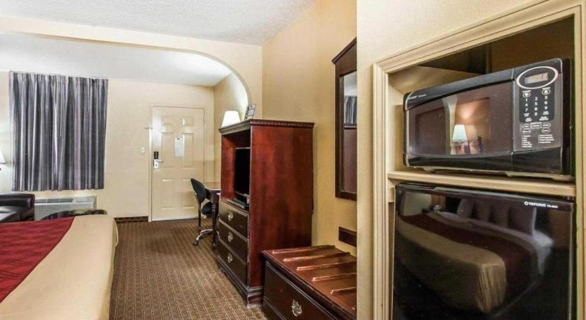 Econo Lodge Inn & Suites I-20, Exit 73 Tuscaloosa Eksteriør billede