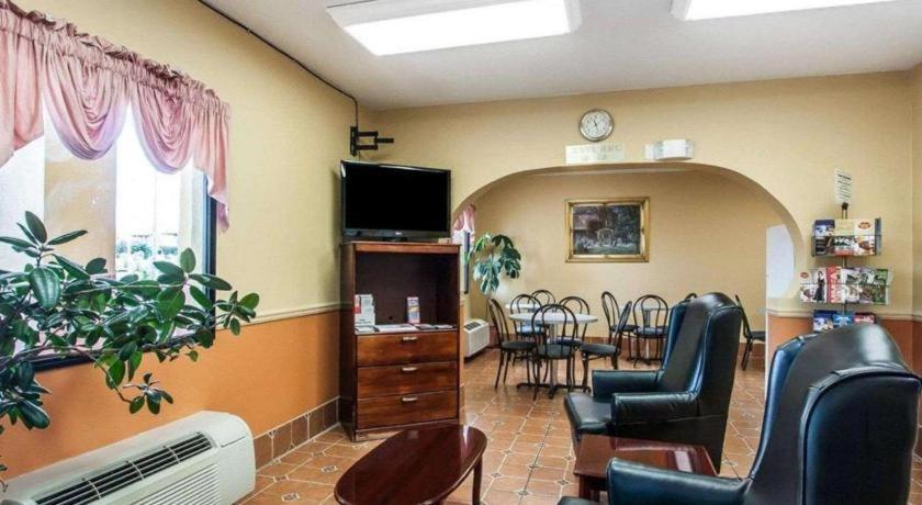 Econo Lodge Inn & Suites I-20, Exit 73 Tuscaloosa Eksteriør billede